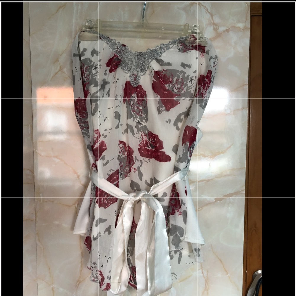 Sleeveless top with silk waist tie